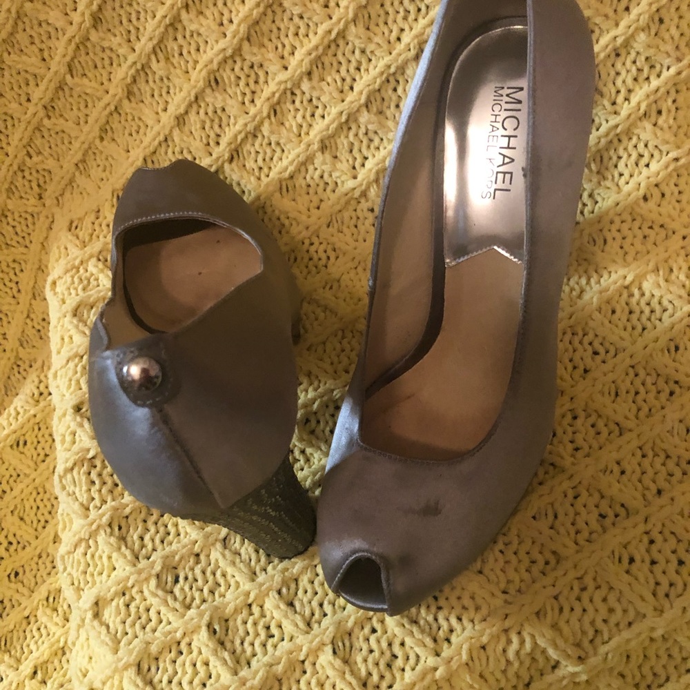 Satin & Rhinestone Ready - Picture 3 of 11